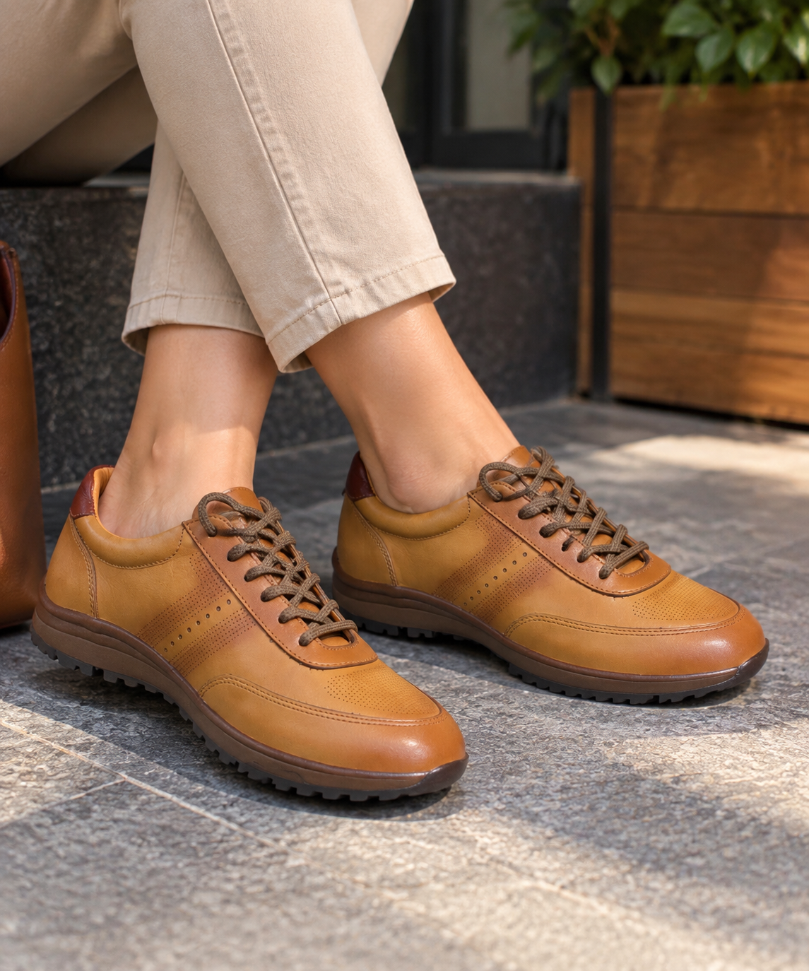 کتونی زنانه بندی تمام چرم طبیعی گاوی